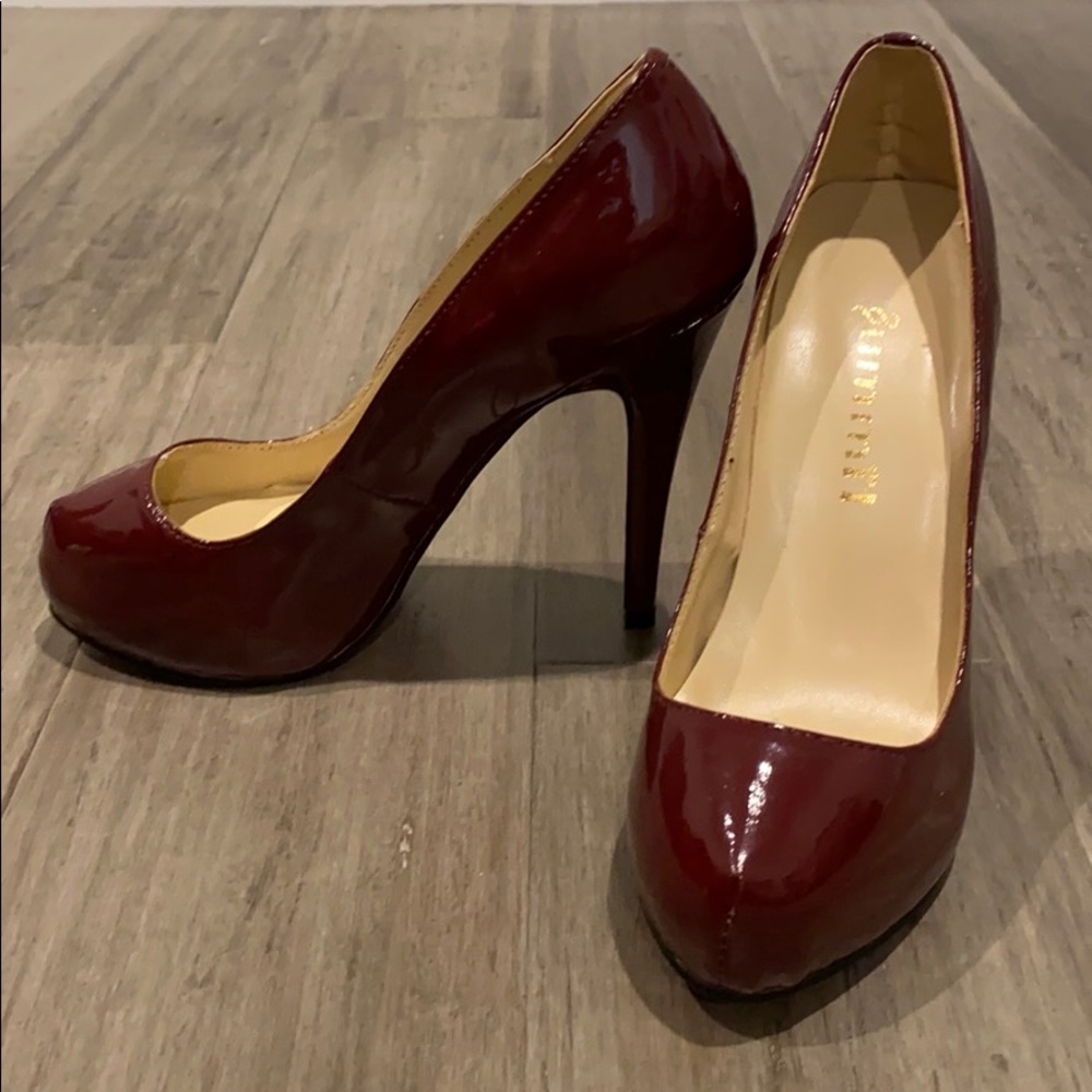 Red pumps